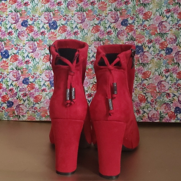 Red Boots - Picture 3 of 3